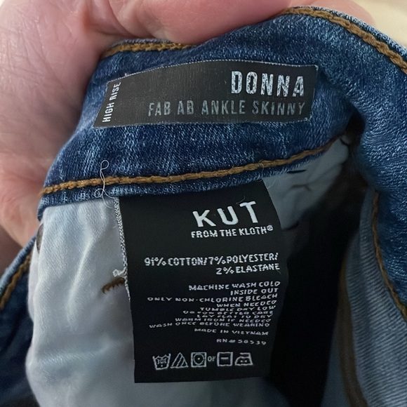 Kut from the Kloth size 10 Donna high rise fab ab ankle skinny button up jean - Picture 12 of 12